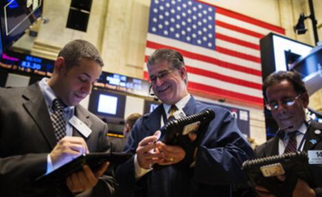 美股新闻：道指收涨逾百点至26200点上方 高盛收涨2.11% 美国银行收涨0.69%